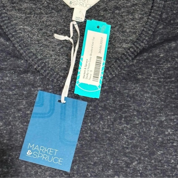 Women's Long Sleeve Top with Thumb Holes - Picture 2 of 3